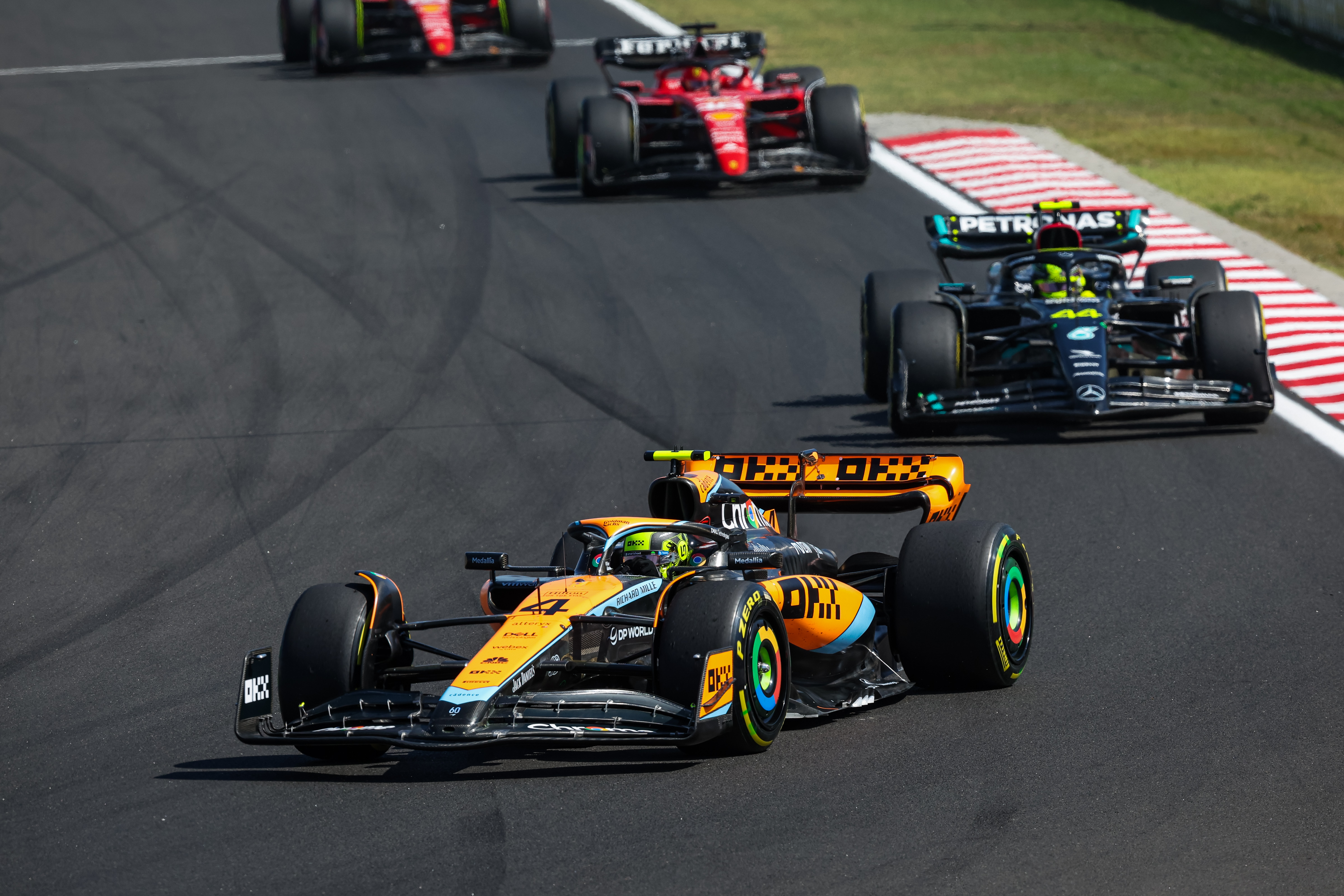 包含迈凯伦完胜法拉利，拉塞尔扛起全队的词条