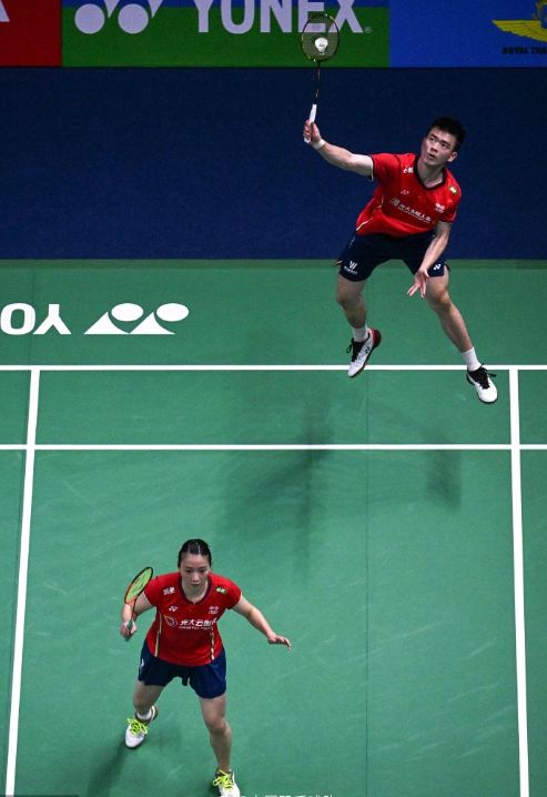 印尼队翻盘中国队，黄鸭组合点燃赛场