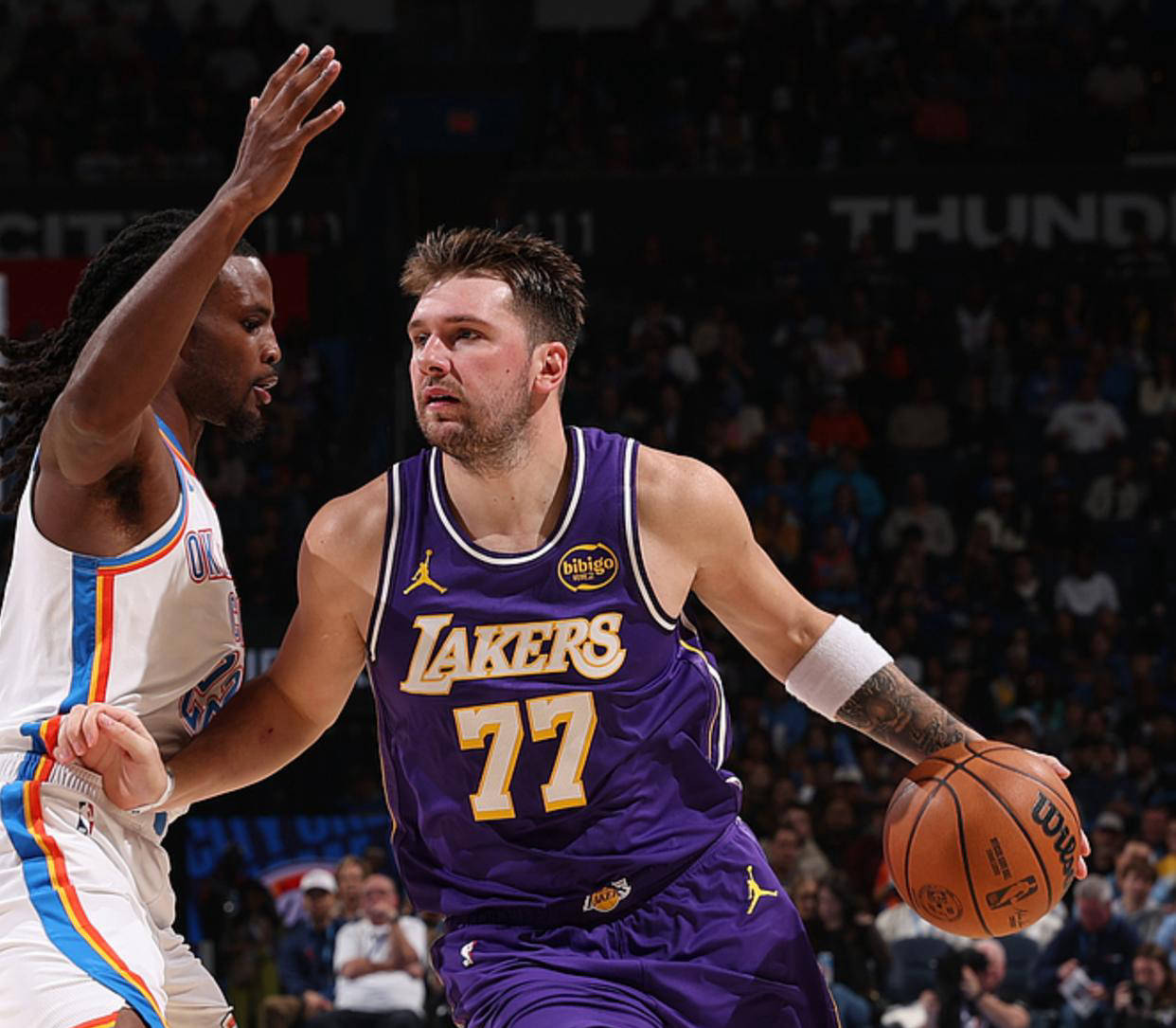 雷霆完胜雄鹿，东契奇带队取胜