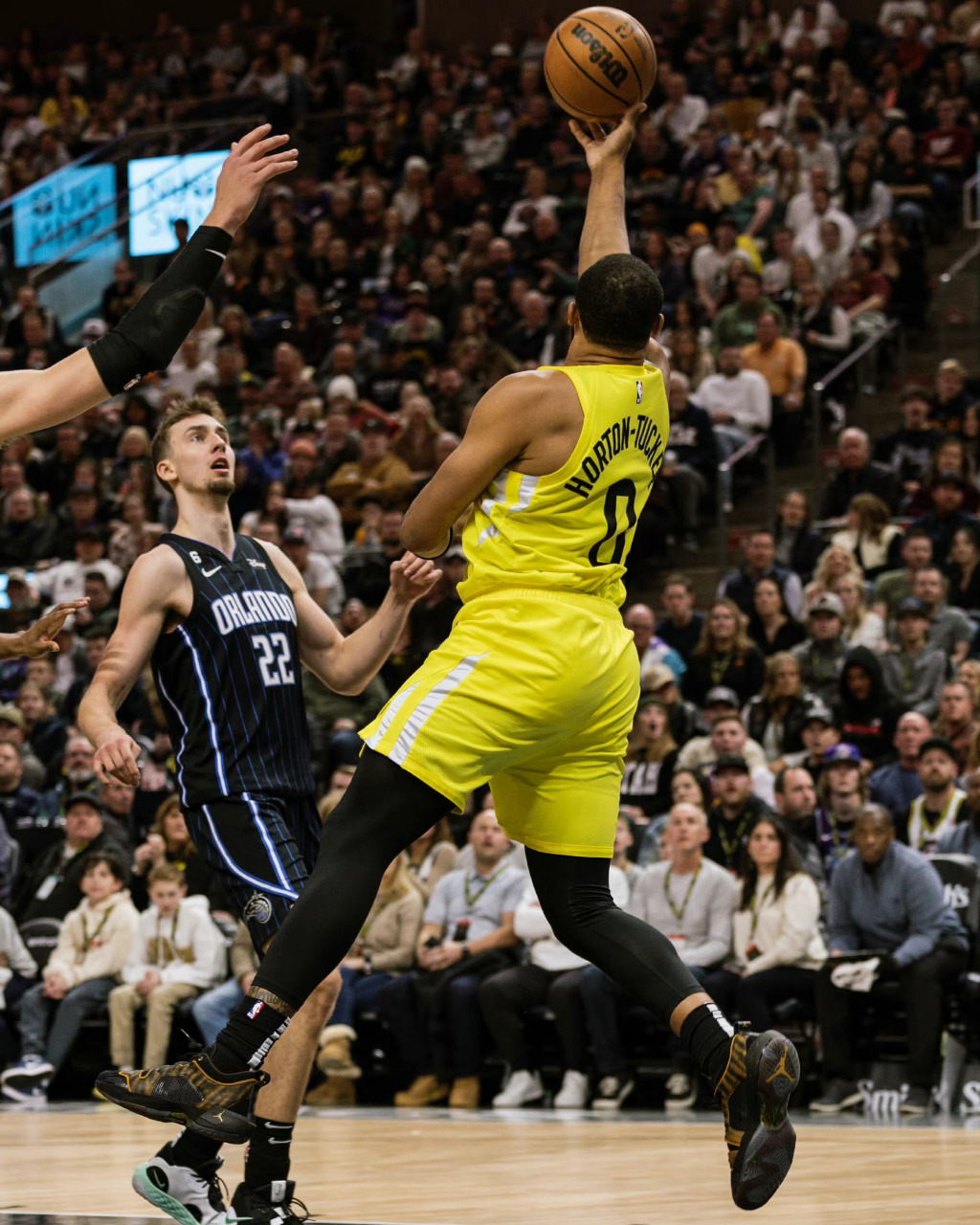 开云APP-爵士险胜魔术，易建联状态火热