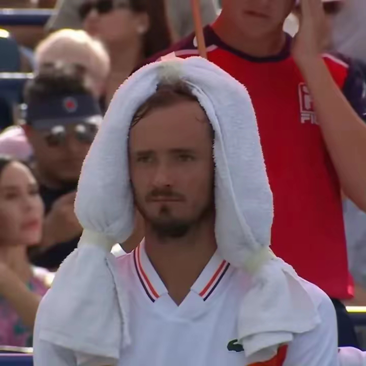 年终总决赛轻取法网，梅德韦杰夫扛起全队