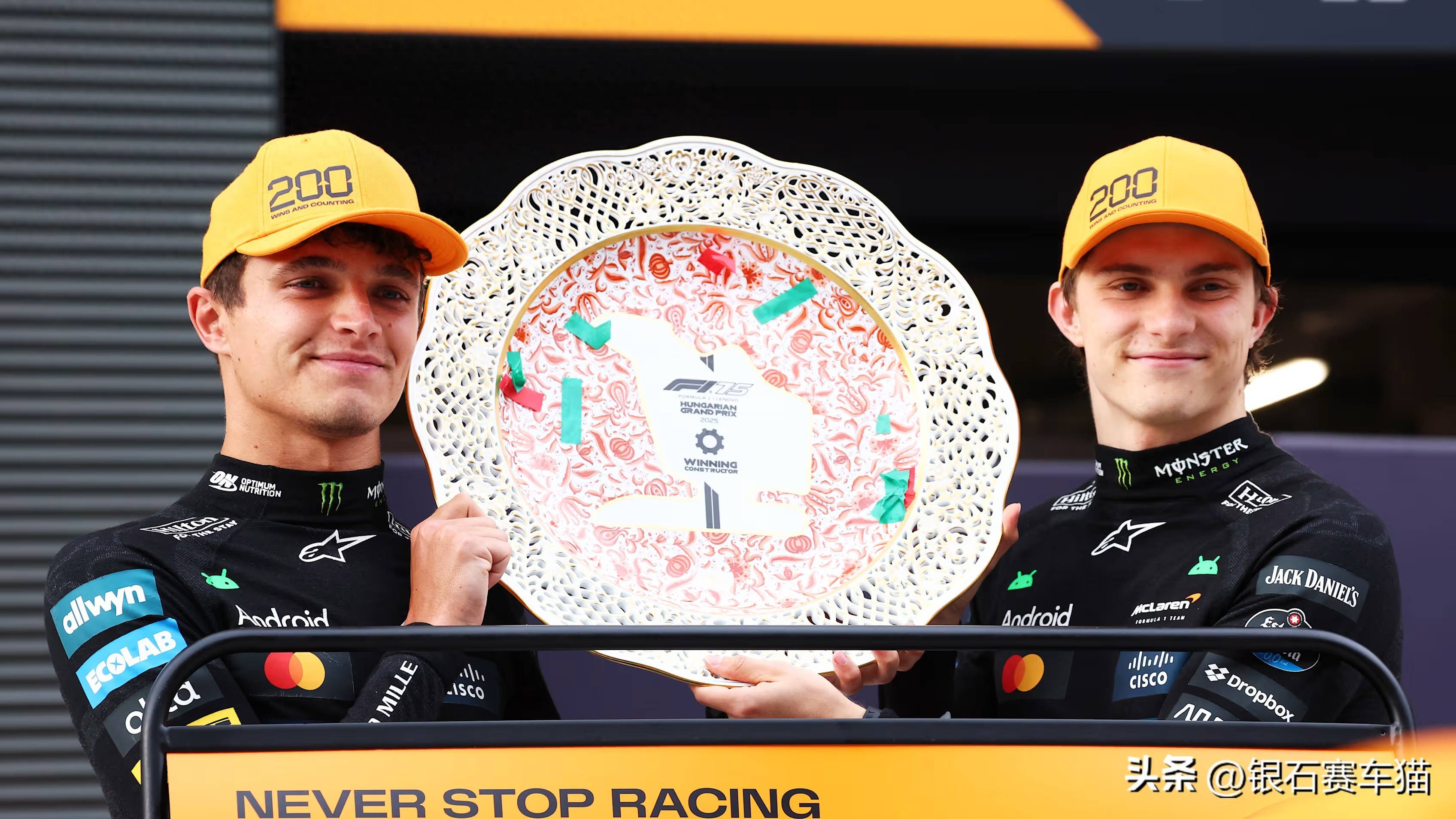 迈凯伦鏖战红牛二队，诺里斯带队取胜