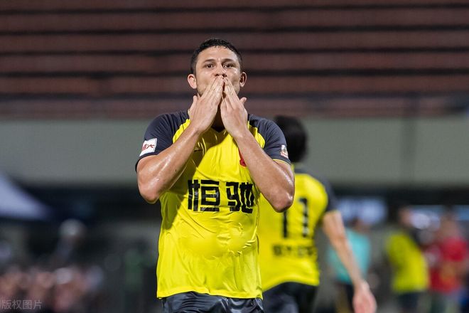 开云体育在线-天津队逆转广州队，克莱高光表现